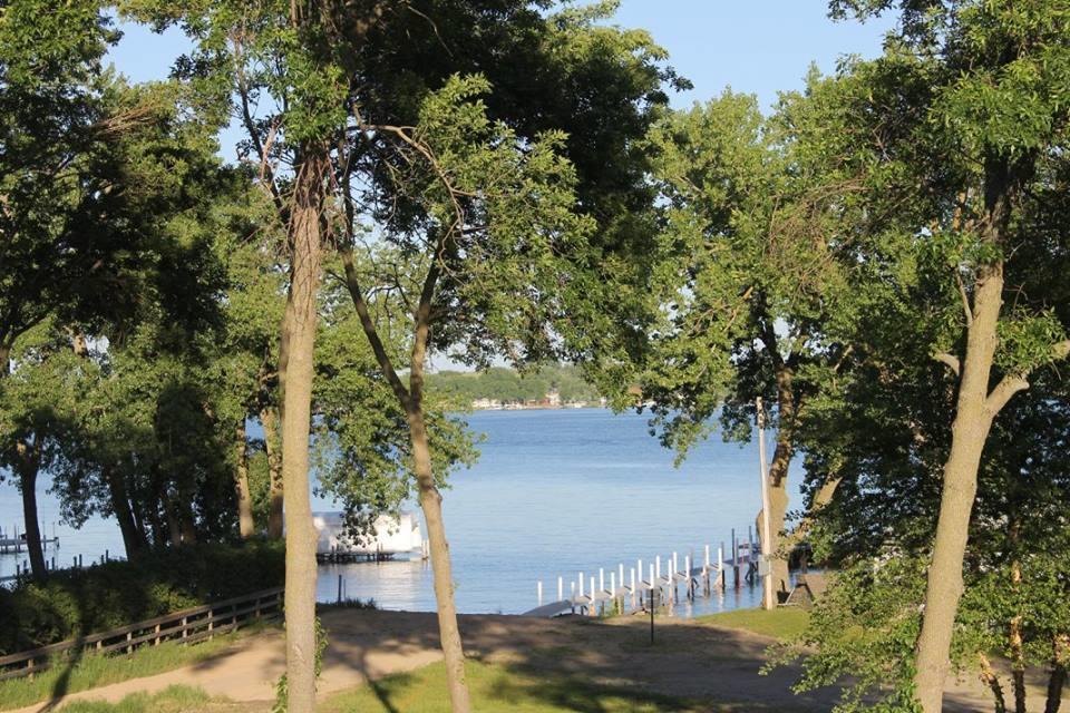 Okoboji Commons Hotel Exterior foto